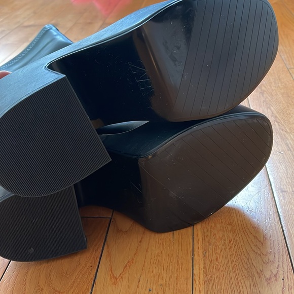 Black platform booties - Picture 5 of 5